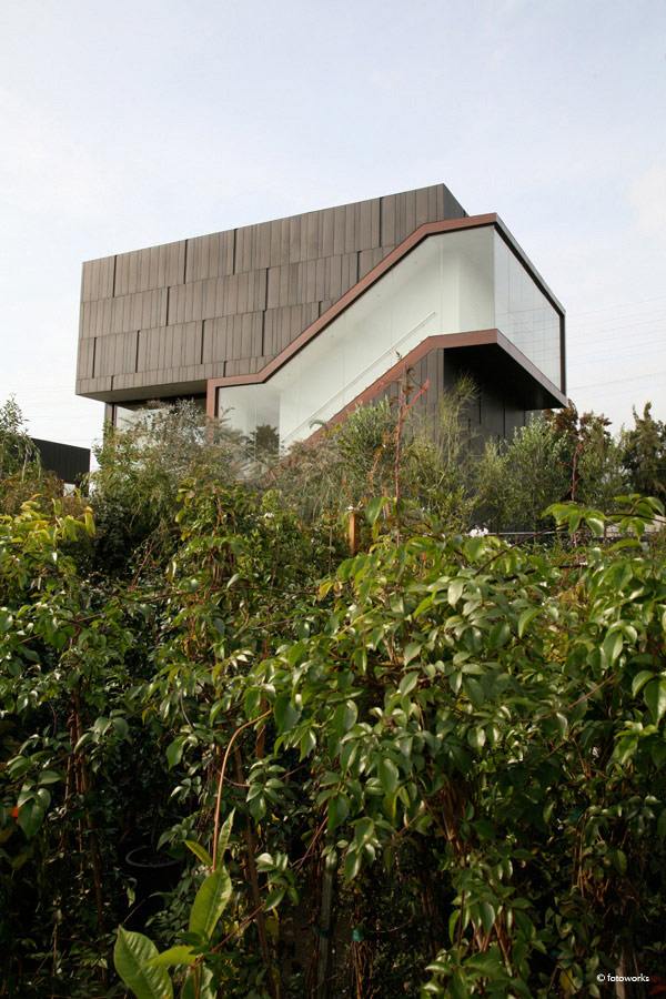 Custom Home in Los Angeles by Custom Home Architects Studio 0.10