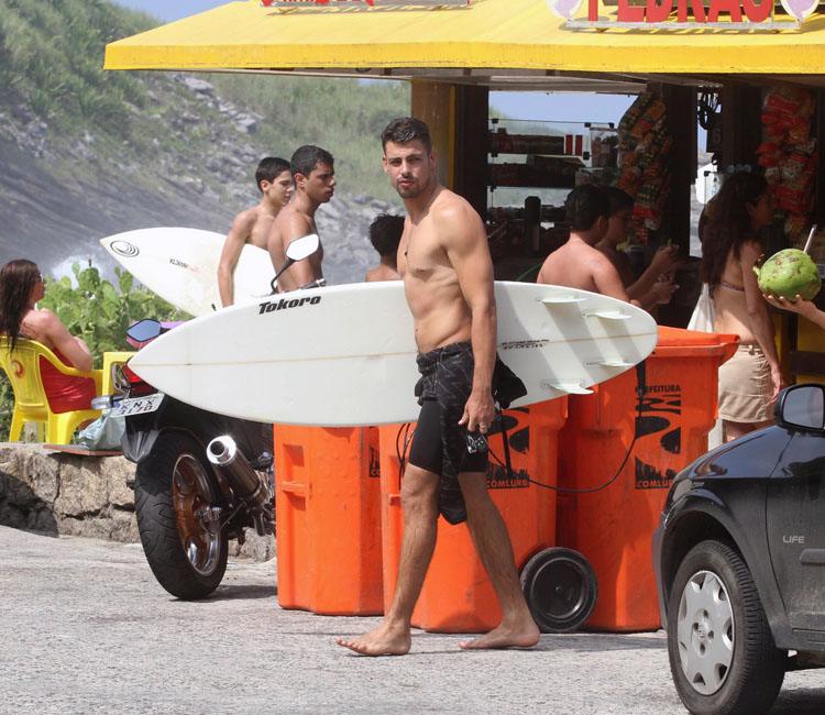 Stalking  Cau&atilde; Reymond