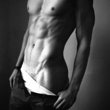 MASCULINE DOSAGE: JULIAN NADERER BY PHOTOGRAPHER JUSTIN VIOLINI