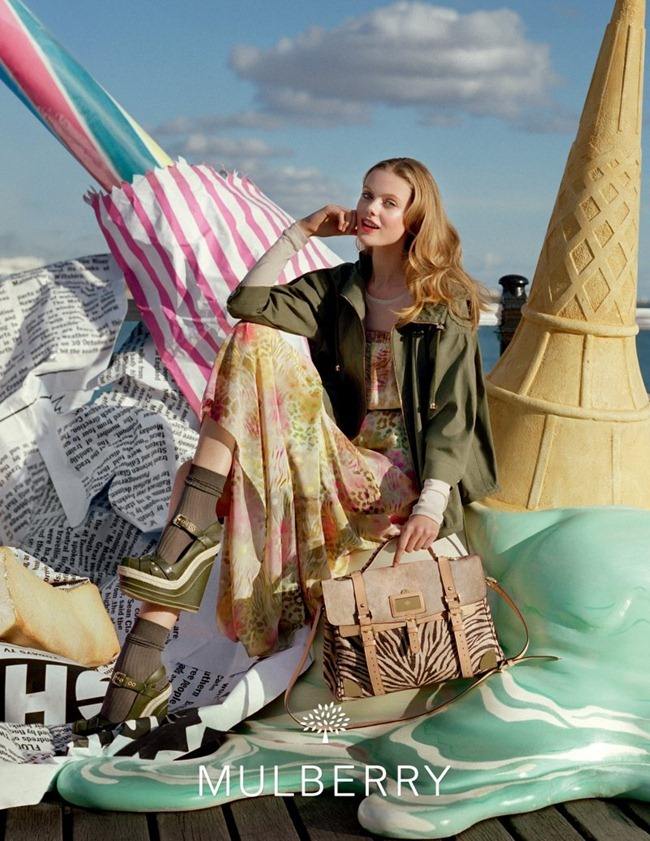 CAMPAIGN: LINDSEY WIXSON & FRIDA GUSTAVSSON FOR MULBERRY SPRING 2012 BY PHOTOGRAPHER TIM WALKER