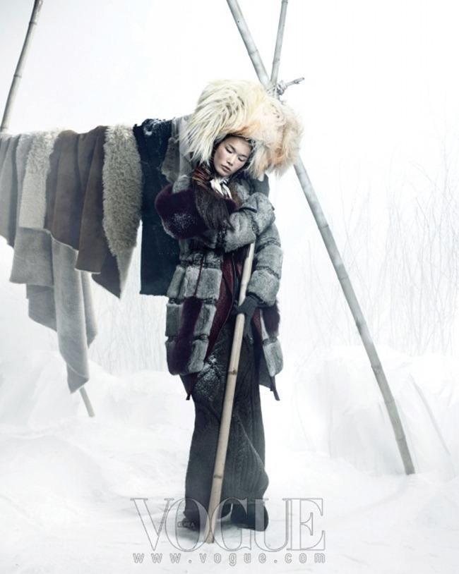 VOGUE KOREA: HAN HYE JIN, SONG KYUNG AH & JANG YOON JU IN "QUEEN OF SNOW" BY PHOTOGRAPHER HONG JANG