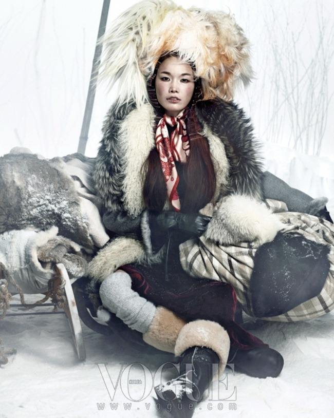 VOGUE KOREA: HAN HYE JIN, SONG KYUNG AH & JANG YOON JU IN "QUEEN OF SNOW" BY PHOTOGRAPHER HONG JANG