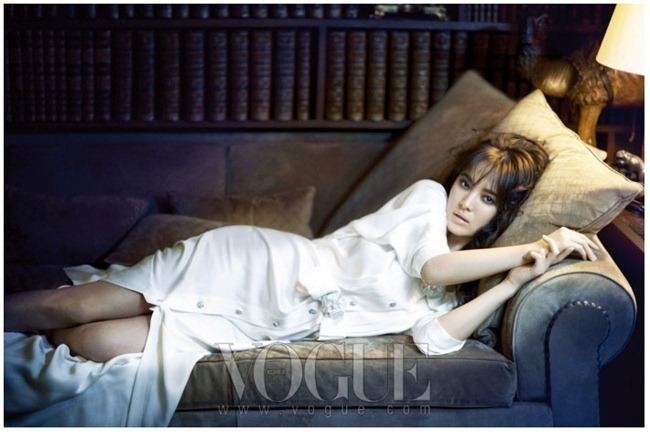 VOGUE KOREA: SONG HYE KYO IN "THE MODERN LADY" BY PHOTOGRAPHER RYOO HYUNG WON