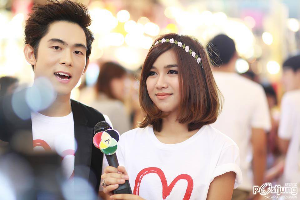 กิ่ง เหมือนแพร (เดอะสตาร์5)งานขายเสื้อที่Paragon