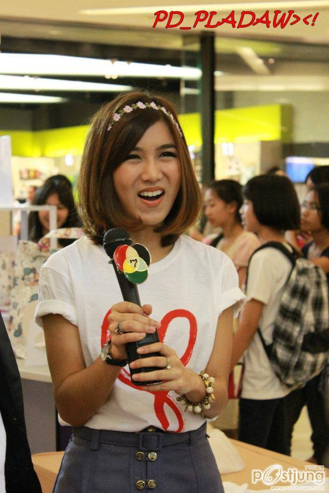 กิ่ง เหมือนแพร (เดอะสตาร์5)งานขายเสื้อที่Paragon