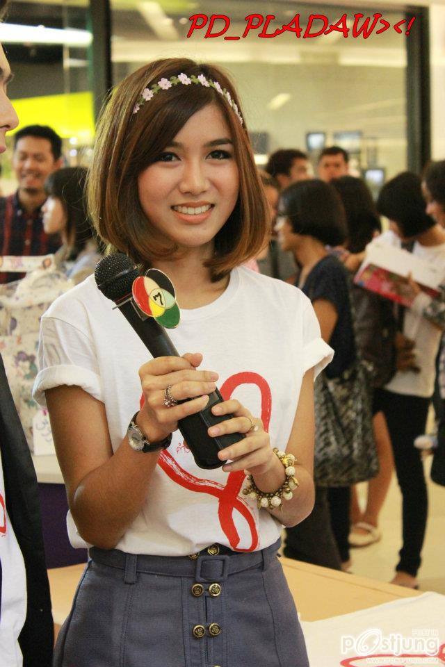 กิ่ง เหมือนแพร (เดอะสตาร์5)งานขายเสื้อที่Paragon