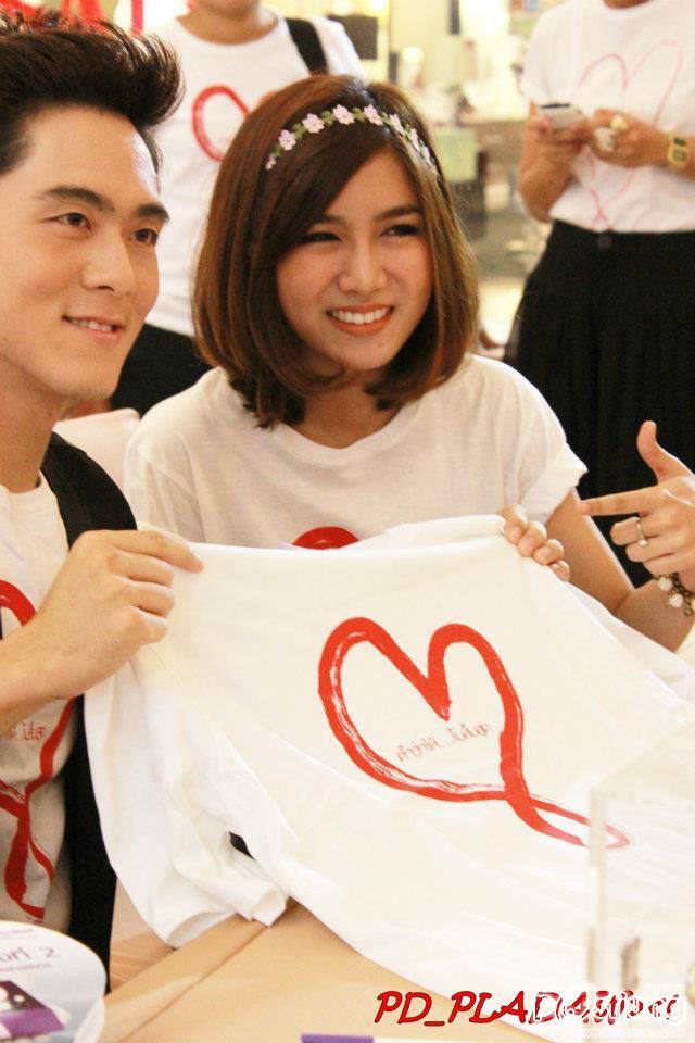 กิ่ง เหมือนแพร (เดอะสตาร์5)งานขายเสื้อที่Paragon