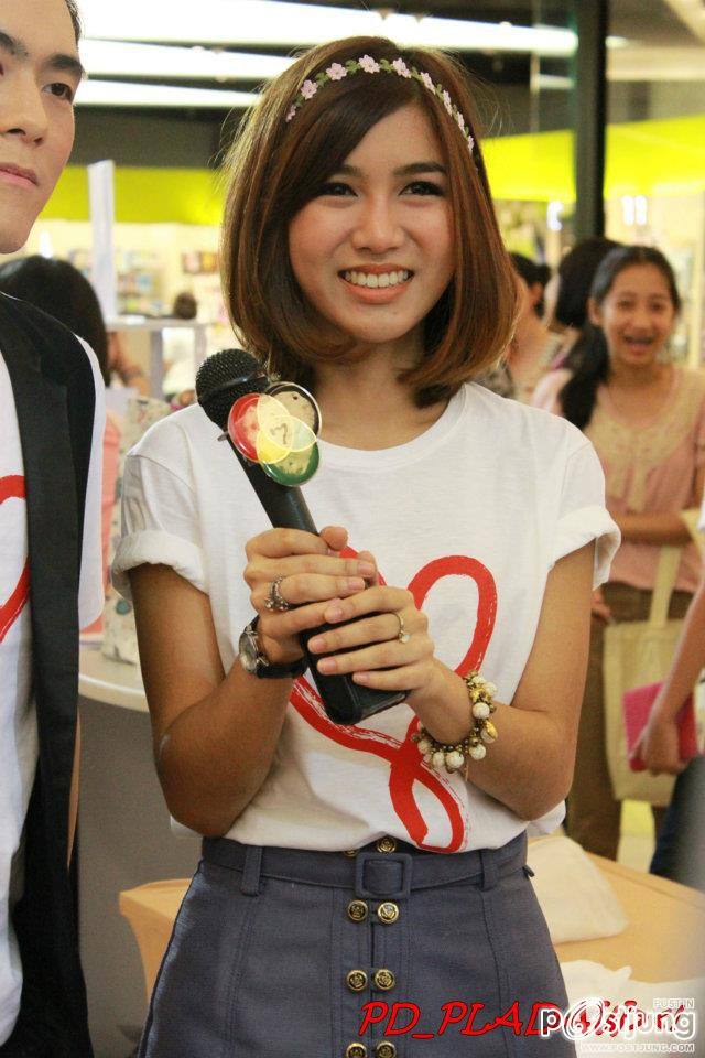 กิ่ง เหมือนแพร (เดอะสตาร์5)งานขายเสื้อที่Paragon