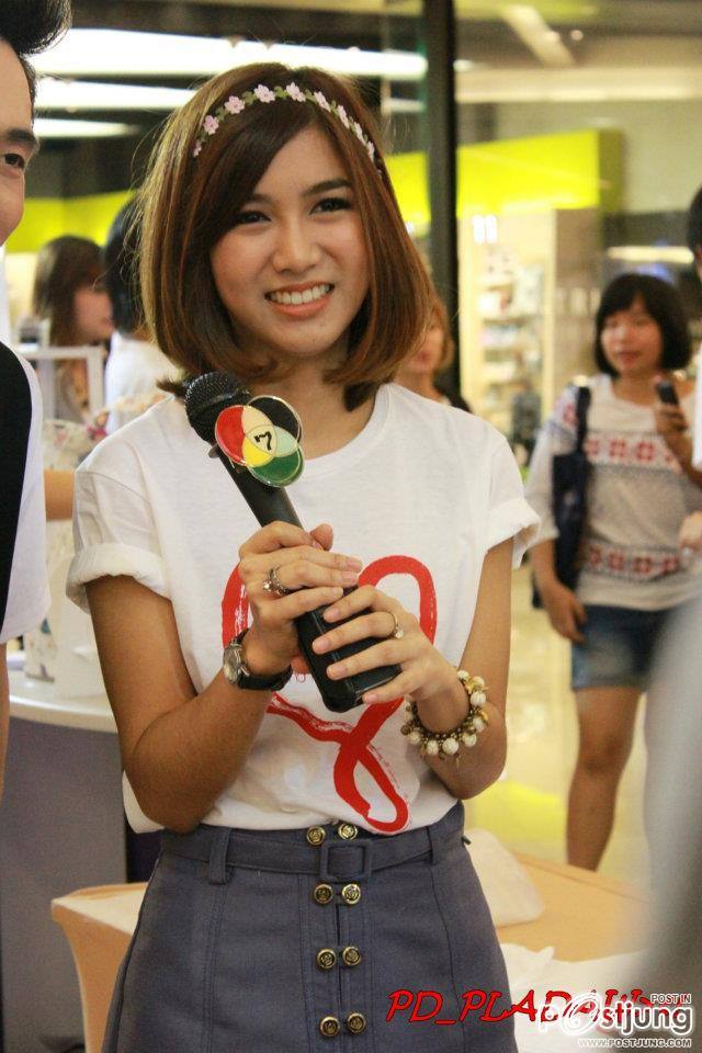 กิ่ง เหมือนแพร (เดอะสตาร์5)งานขายเสื้อที่Paragon