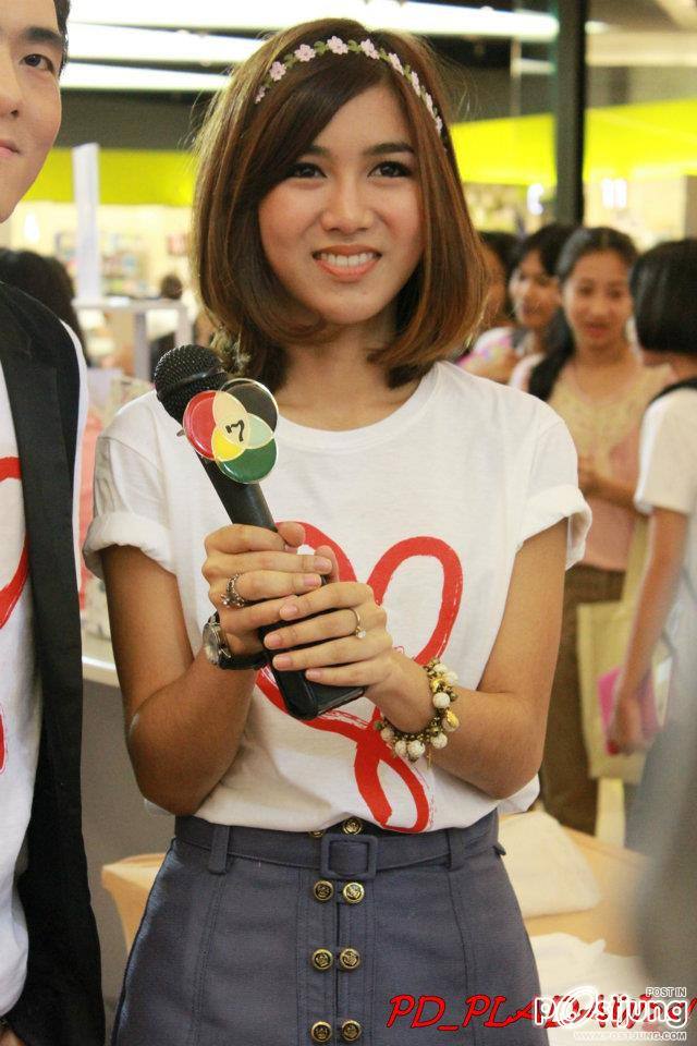 กิ่ง เหมือนแพร (เดอะสตาร์5)งานขายเสื้อที่Paragon