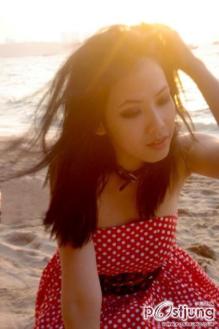 ซายน์ นักร้องนำวง 8th Floor