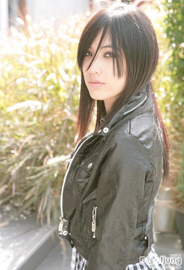 ซายน์ นักร้องนำวง 8th Floor