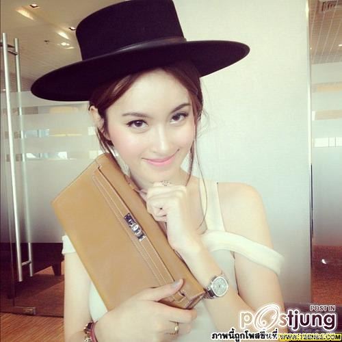 สวยจัดเต็มกับน้องปอย