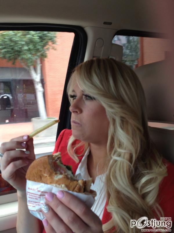 KELLY KELLY WWE @ Twitter