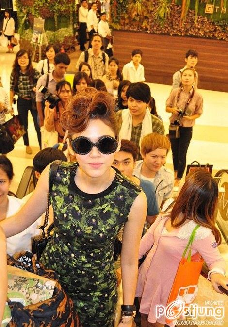 เธอเป็นแฟชั่นนิสต้านนำแทรนด์﻿ของประเทศไทย