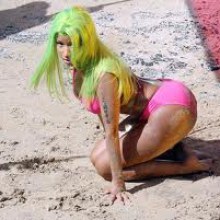 Nicki Minaj - Starships mv