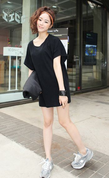 เริ่มด้วยทรงผมแบบยุ่งนิด ๆ ตามธรรมชาติ