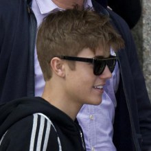 Justin Bieber Leaving Royal Garden Hotel London (April 26, 2012
