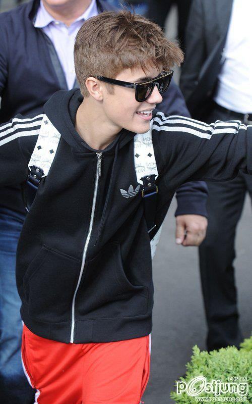 Justin Bieber Leaving Royal Garden Hotel London (April 26, 2012