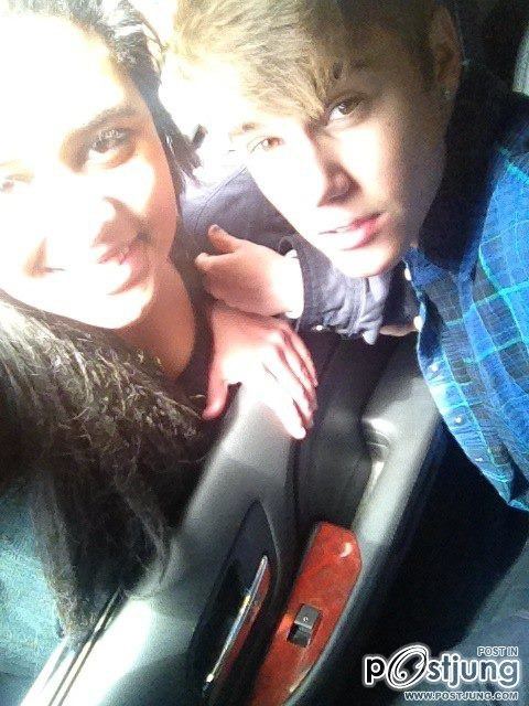 Justin Bieber with Fans (28.4.12) +*