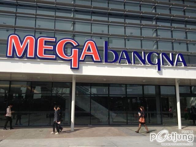 เลอเลิศไปกับ"อั้ม พัชราภา"ในมาดราชินีเเม่มดผู้งามสง่า@Mega Bangna opening !!!