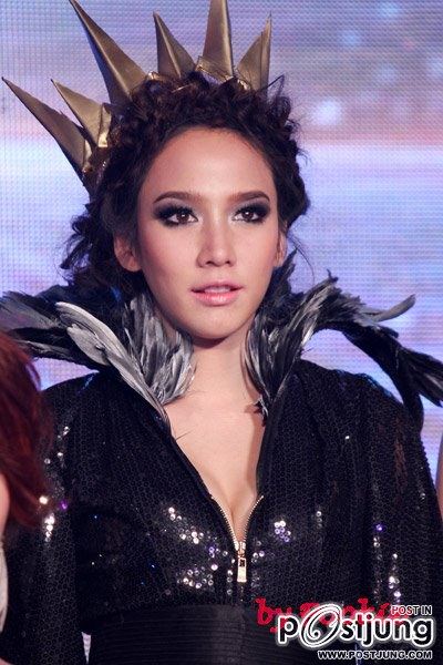 เลอเลิศไปกับ"อั้ม พัชราภา"ในมาดราชินีเเม่มดผู้งามสง่า@Mega Bangna opening !!!