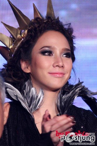 เลอเลิศไปกับ"อั้ม พัชราภา"ในมาดราชินีเเม่มดผู้งามสง่า@Mega Bangna opening !!!