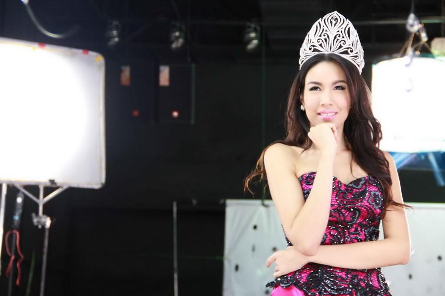 ภาพเบื้องหลังการถ่ายโฆษณา Miss Universe Thailand 2012