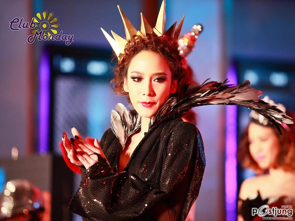 อั้ม พัชราภา ในชุดราชินีแม่มดงามเลิศในปฐพี @ Mega Bangna opening