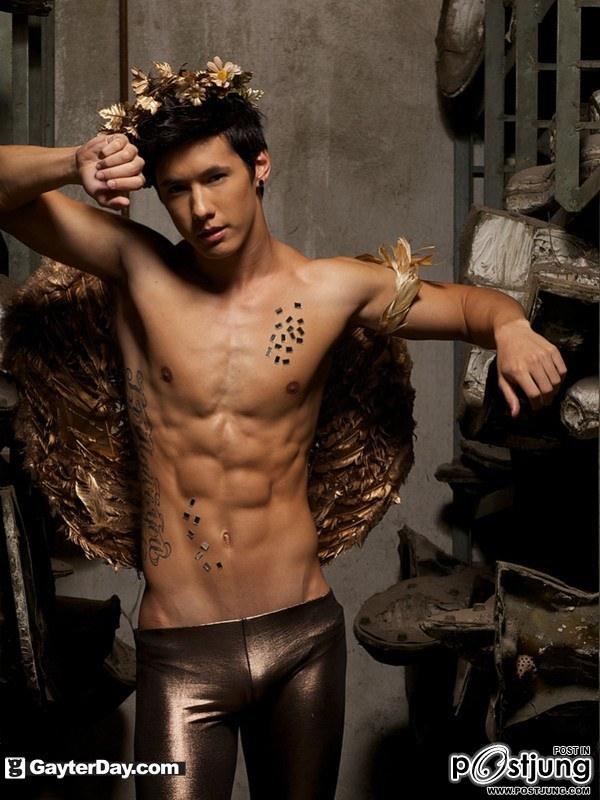 พระเอก Featuring : Girly Berry