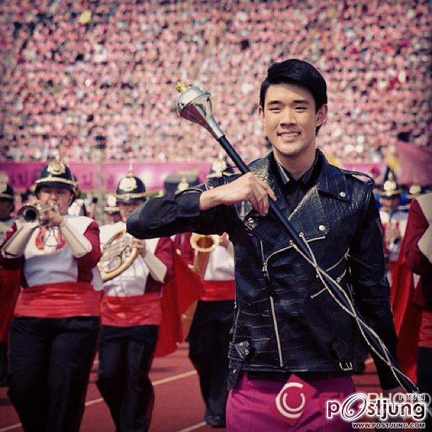 พระเอก Featuring : Girly Berry