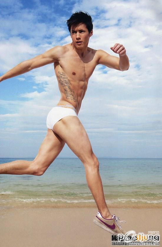 พระเอก Featuring : Girly Berry