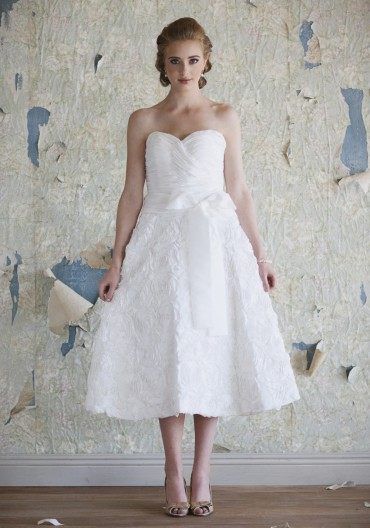 แฟชั่น ชุดงานหมั้น  สไตล์เดรสสั้น