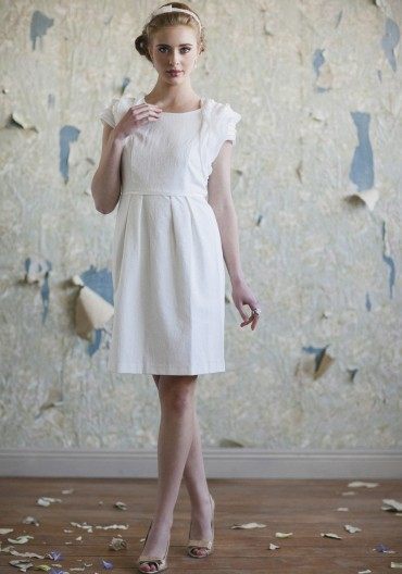 แฟชั่น ชุดงานหมั้น  สไตล์เดรสสั้น