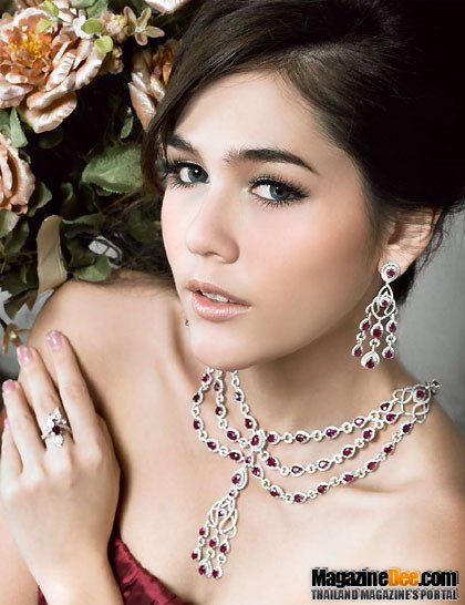 สวยสง่าและดูมีค่า กับ อารยา เอ ฮาร์เก็ต