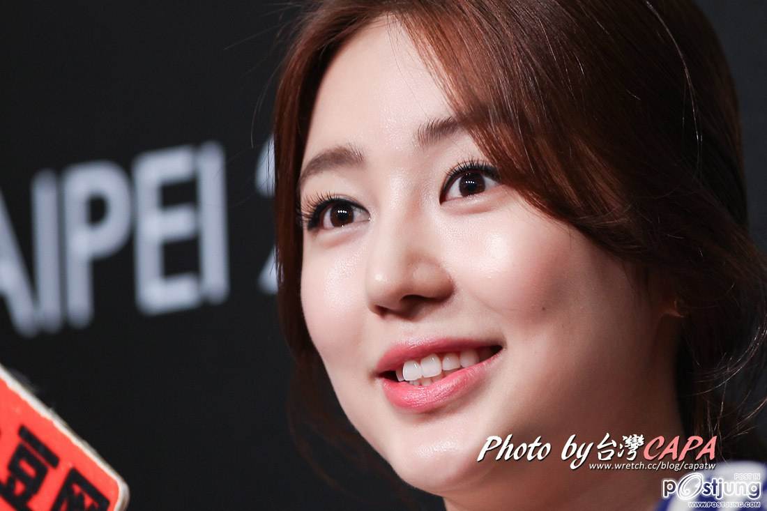 ยุนอึนเฮ  (Yoon Eun Hey)  สวมชุดสีขาว ร่วมงานของ Louis Vuitton  ที่ประเทศไต้หวัน