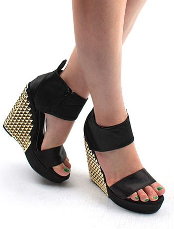 แฟชั่น รองเท้าส้นเตารีด สูง สวย มั่นใจ มาแรง