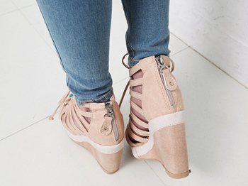 แฟชั่น รองเท้าส้นเตารีด สูง สวย มั่นใจ มาแรง