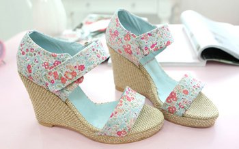 แฟชั่น รองเท้าส้นเตารีด สูง สวย มั่นใจ มาแรง