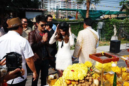 เบื้องหลังกองละคร เกิดเป็นหงส์ (สวยหล่อจริง)