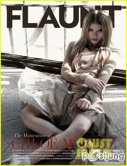 Chloe Moretz ในรอบพรีเมียร์ Dark Shadows (แวมไพร์มึนยุค) !!...น้องมากับเดรสสีน้ำเงินของ Stella McCar