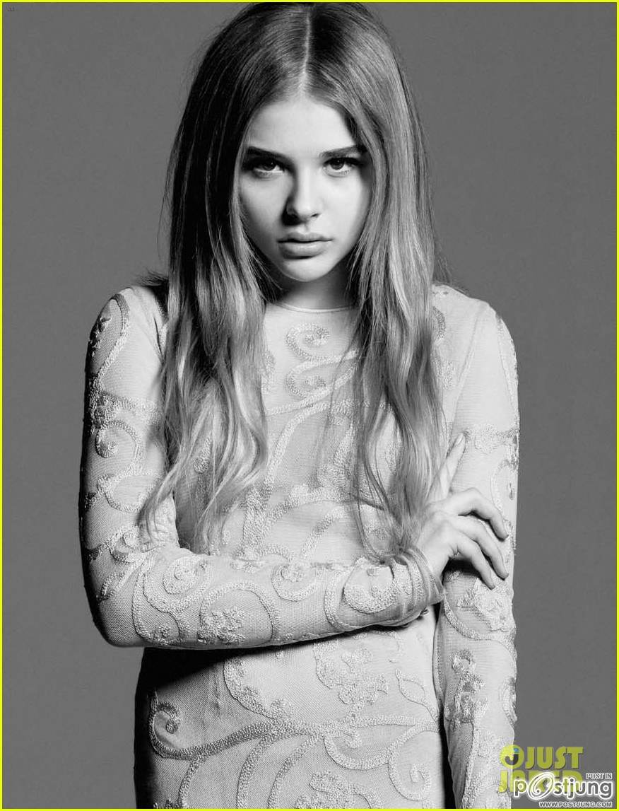 Chloe Moretz ในรอบพรีเมียร์ Dark Shadows (แวมไพร์มึนยุค) !!...น้องมากับเดรสสีน้ำเงินของ Stella McCar