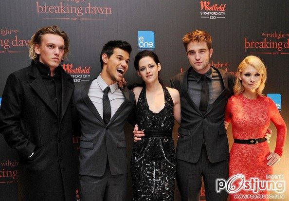 Kristen Stewart , Robert Pattinson , Taylor Lautner