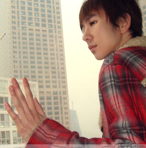 หนุ่มๆ ^__^ ยิ้ม