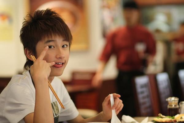 หนุ่มๆ ^__^ ยิ้ม