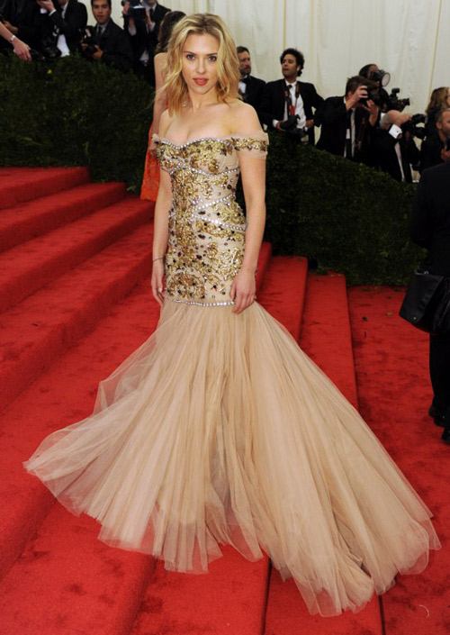 แฟชั่น แซ่บ ๆ ของเหล่าคนดัง ในงาน Met Gala 2012