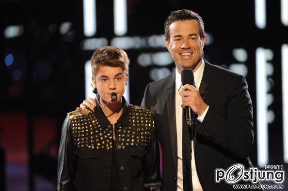 Justin Bieber performing Boyfriend on The Voice :
