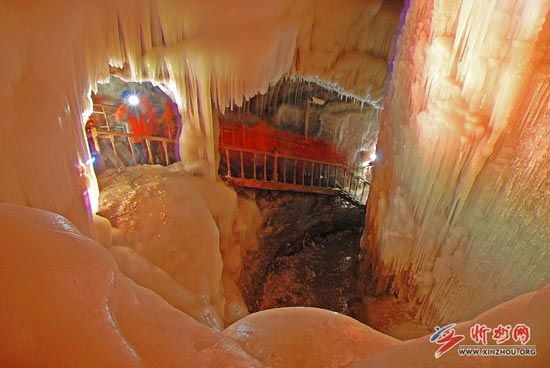 ตระการตา! ชมภาพถ้ำน้ำแข็งอายุกว่า 3 ล้านปีในประเทศจีน