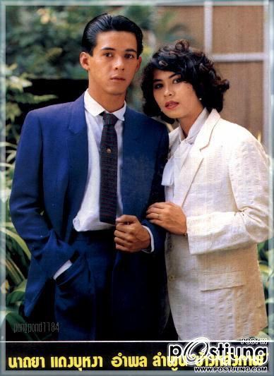 ข้างหลังภาพ