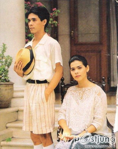 ข้างหลังภาพ